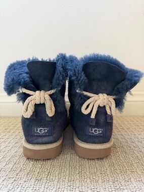 UGG Women’s size 8 Navy Blue Shearling Bow Booties